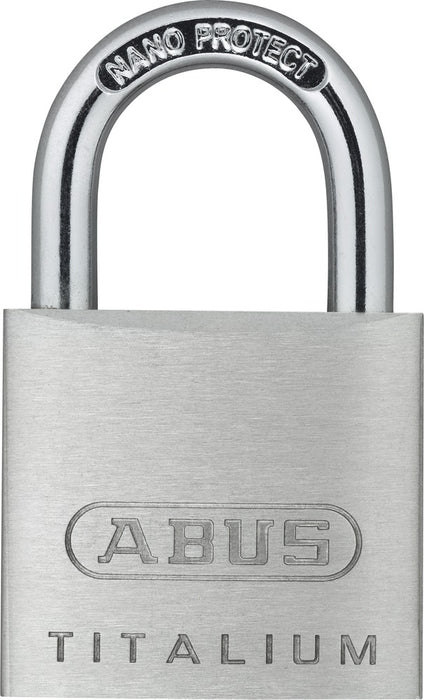 64TI/30 B/DFNLI CADENAS EN TITALE